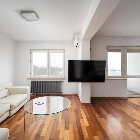Royal Wilanow 3-bedroom Apartment *