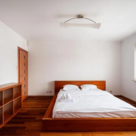 Royal Wilanow 3-bedroom Apartment Warsaw