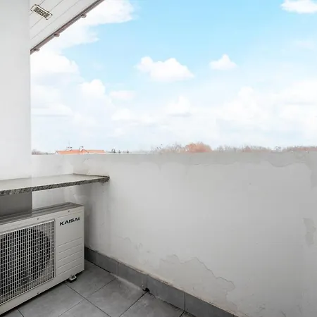 Royal Wilanow 3-bedroom Apartment Warsaw